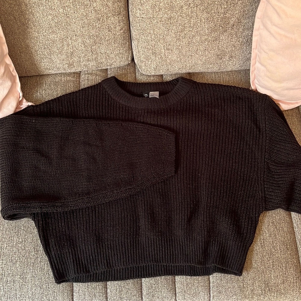 H & M black sweater